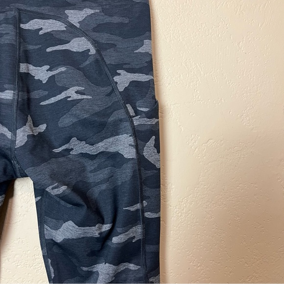 Athleta Camo Gray /black mid rise pull on Leggings Camouflage Size Small - Picture 6 of 14